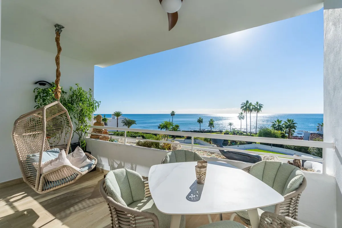 Terasa s výhledem na moře u hotového bytu na Costa del Sol